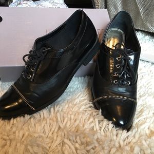 Jennifer Lopez 9 1/2  zippered accent shoes